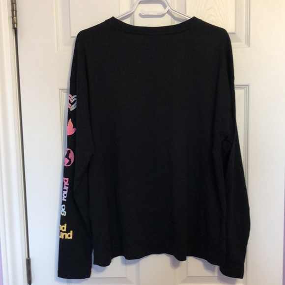 Old Navy black/Love long sleeve tee - Picture 2 of 5